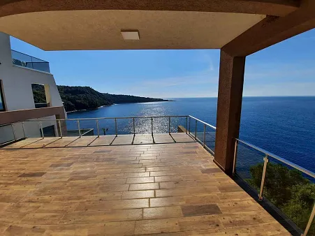 Villa on the first line to the sea — photo 2